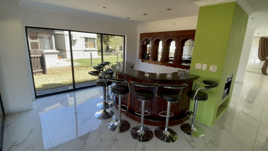 5 Bedroom Property for Sale in WestLake Country Safari Estate North West